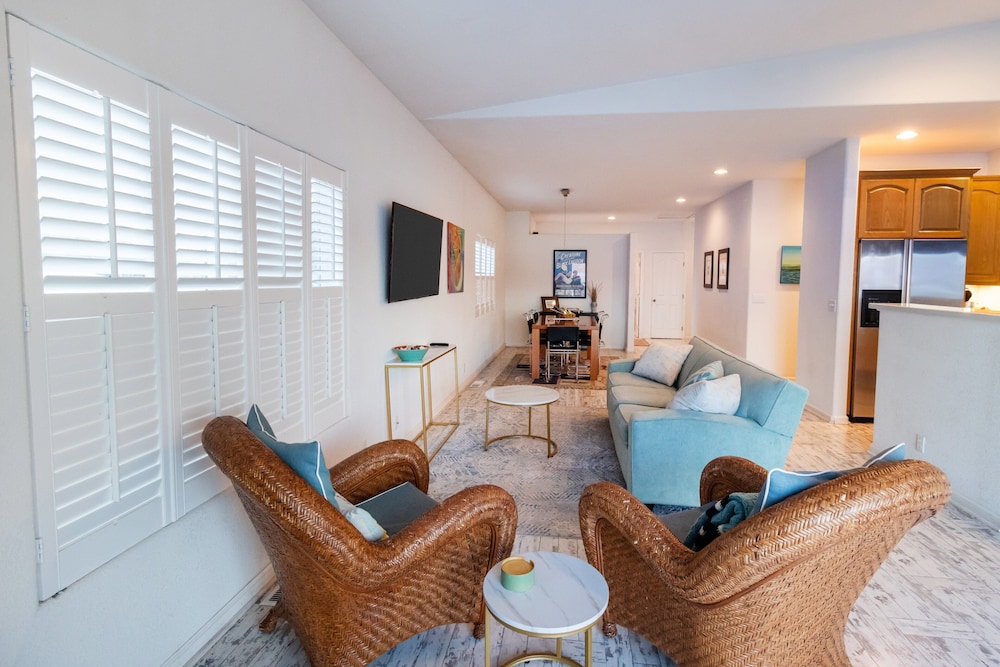 Waterfront Home - Private Dock Pickleball Bbq 4 Bedroom Home