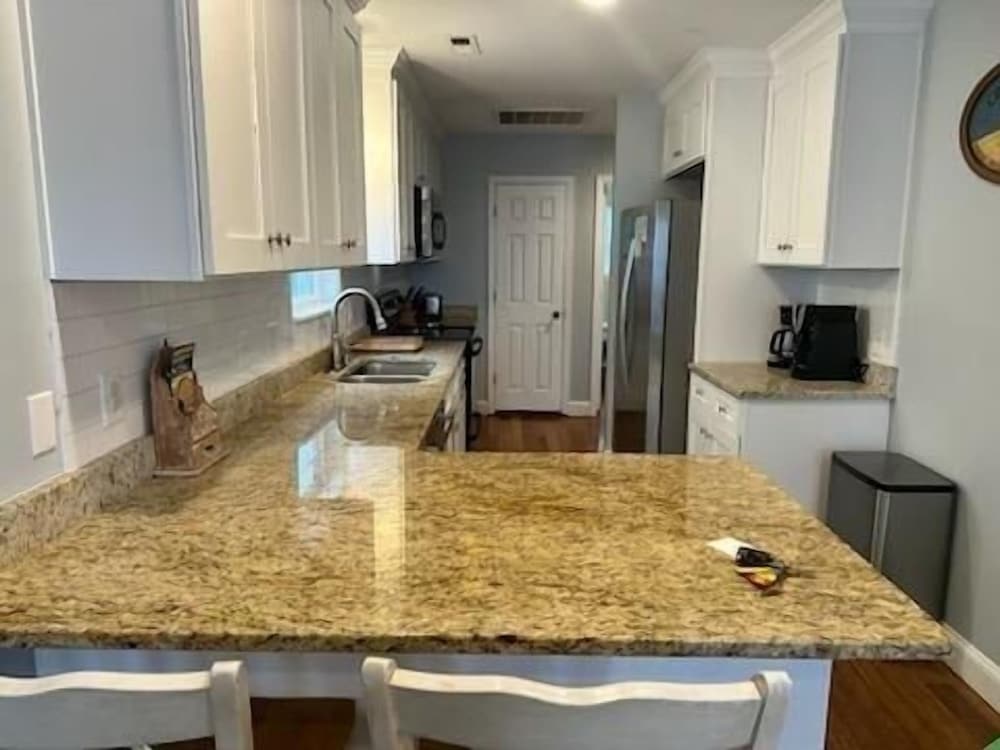 Pierview 5 Bedroom Home by RedAwning