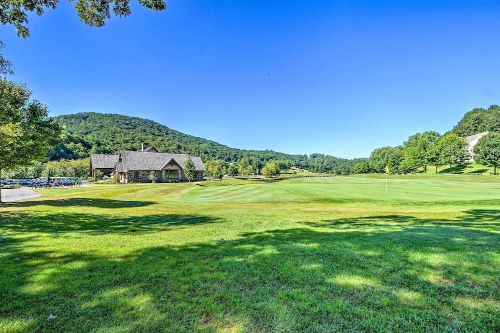 Serene Sky Valley Home w/ 180 Degree Mountain View