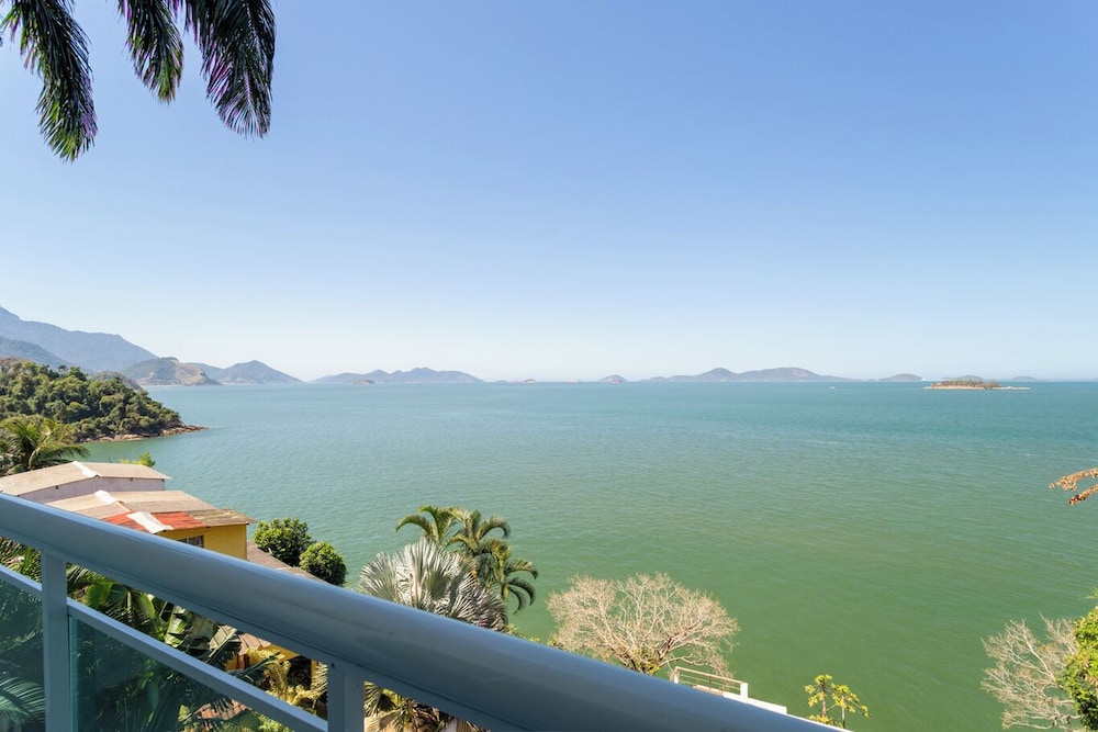 Loft com Varanda e Vista Para o mar em Mangaratiba