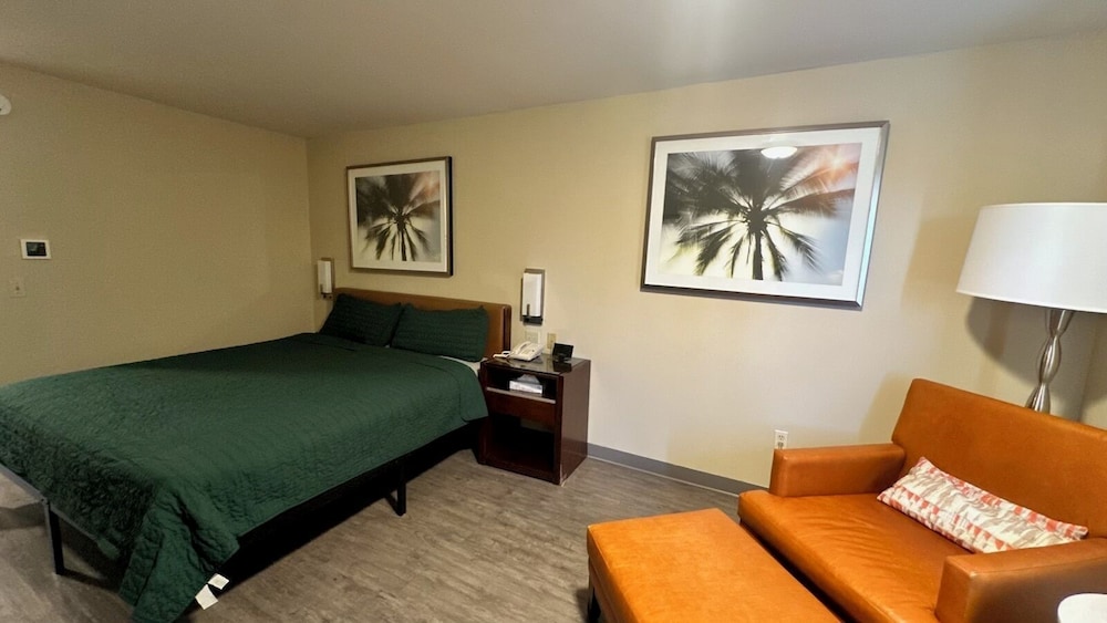 Chesaning Inn & Suites