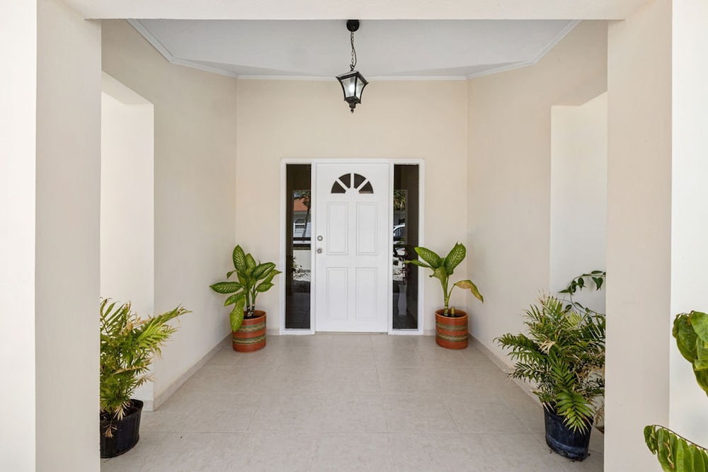 Cozy 3br2ba Great Location w Private Pool Patio