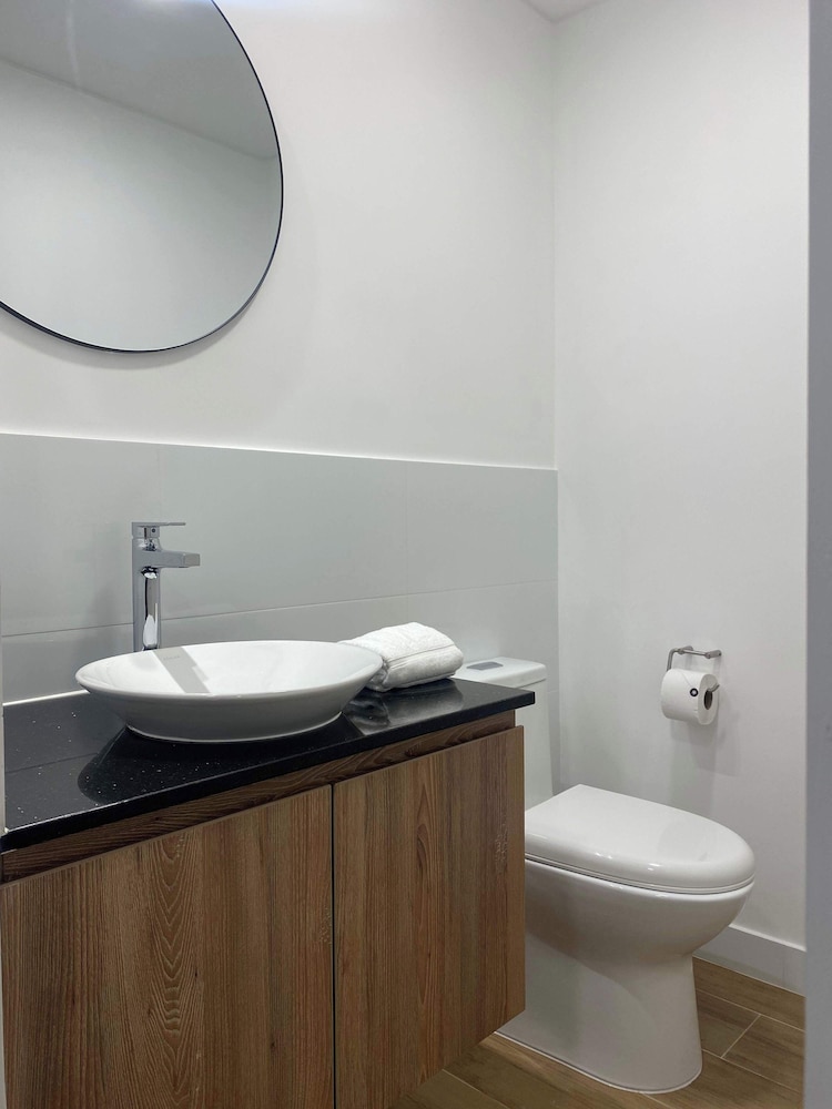 w Refined 1BR in the Heart of Miraflores
