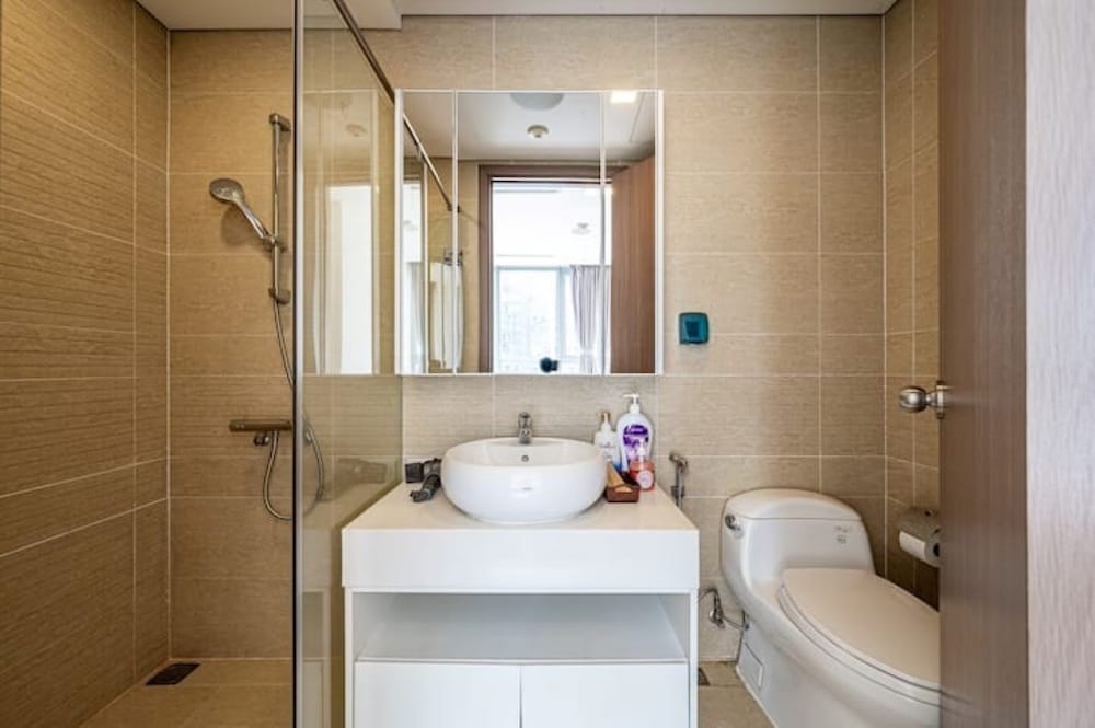 The Aquamarine Landmark Suites - Poolside Access at L4B