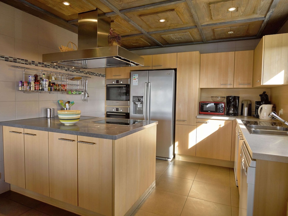 Luxurious Holiday Home in Stoumont With Pool & Bar view 2