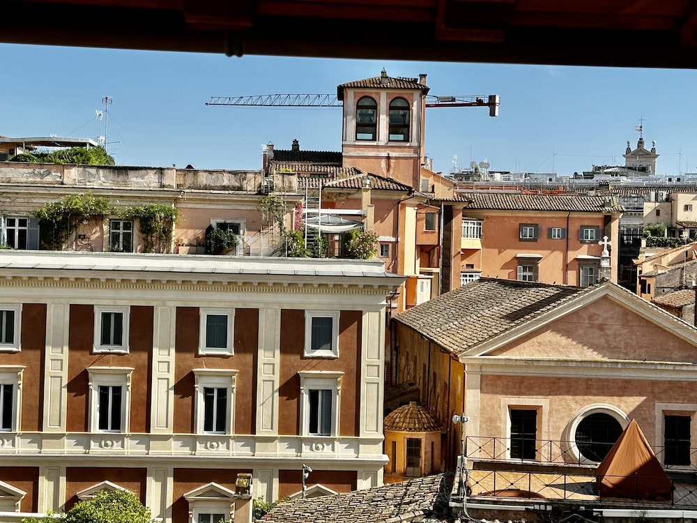 L Ortensia Bianca in Palazzo Ruspoli a Superb Retreat in the Most Elegant Palace in Rome