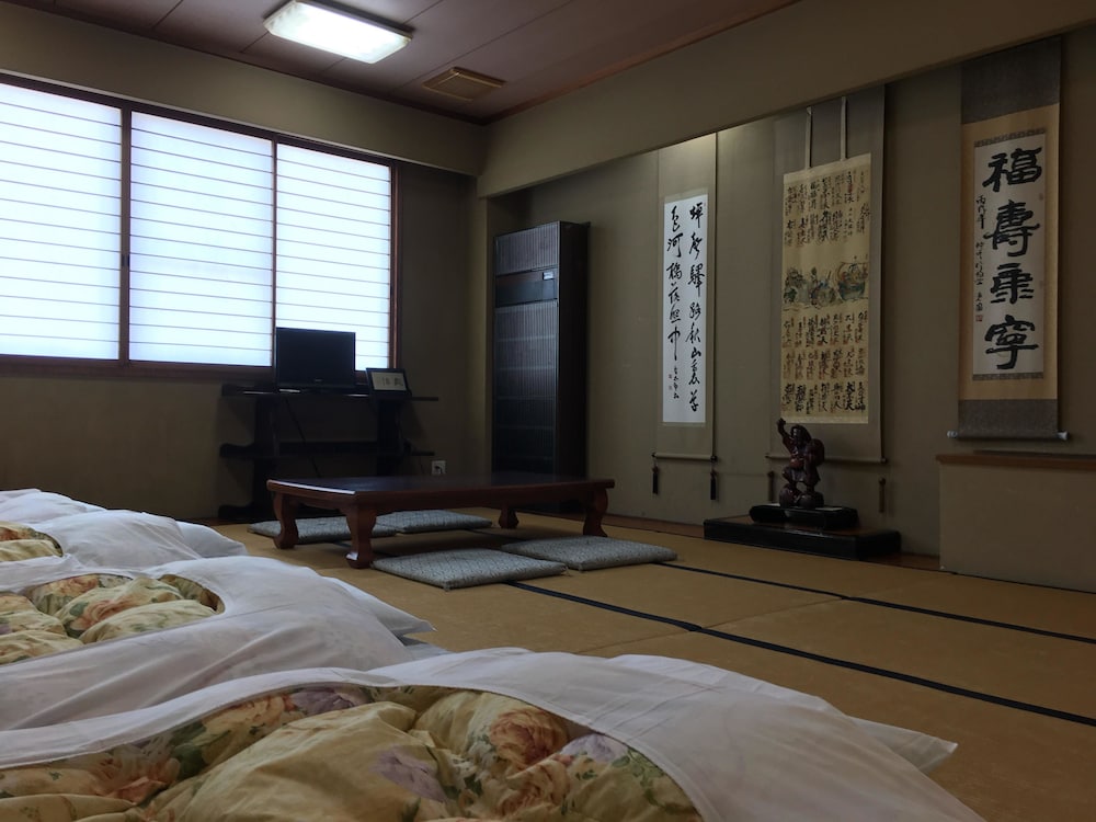 Ryokan Isuzu view 3