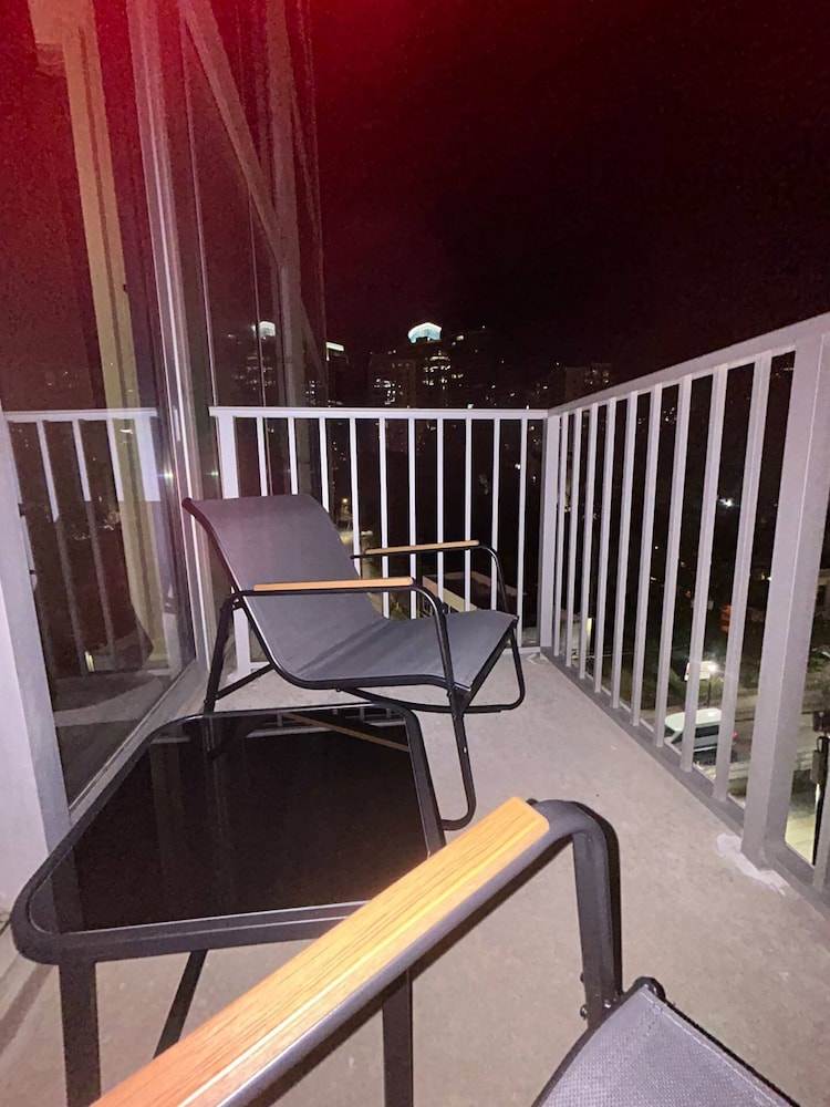 Mid-town Luxury Apt High Rise Gym Pool Parking