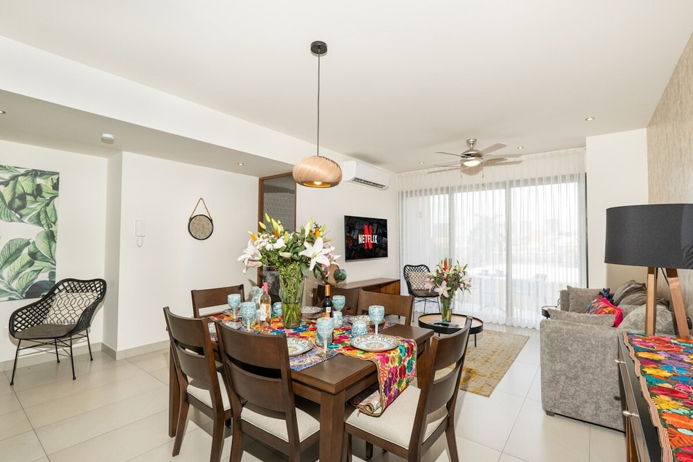 A Amenities Location Sleeps 6