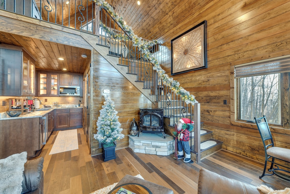 Couple's Getaway in Stoney Creek at Wintergreen!