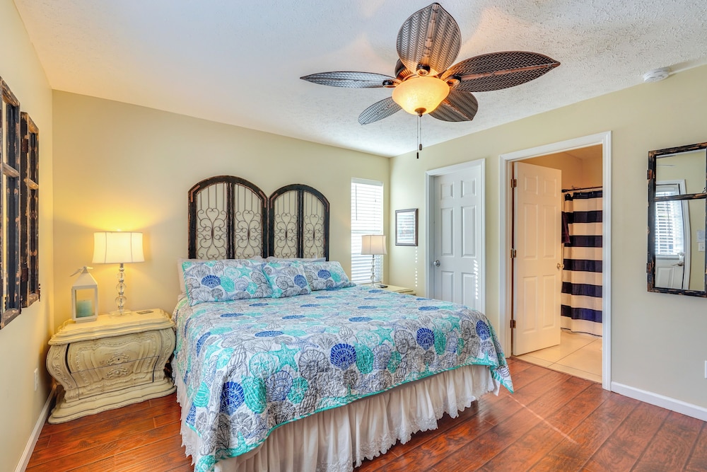 1 Mi to Gulf: Home w/ Patio & Pool Access in Pcb!