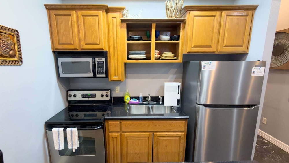1st Floor Pool Affordable Near Beach 2 Bedroom Apts