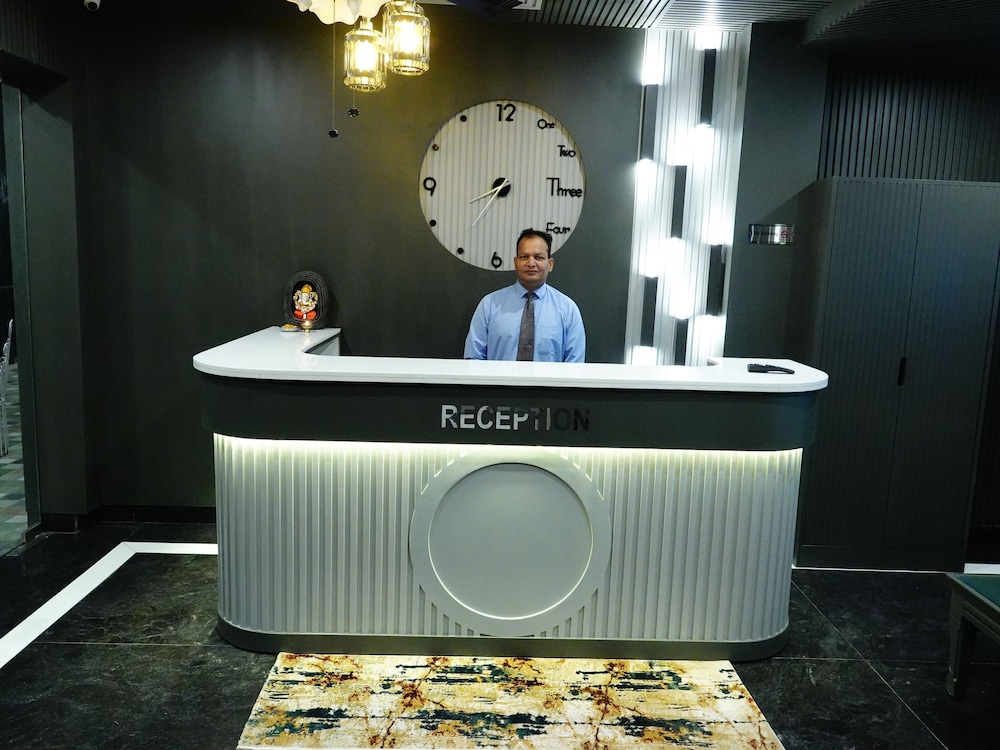 Lobby & Reception