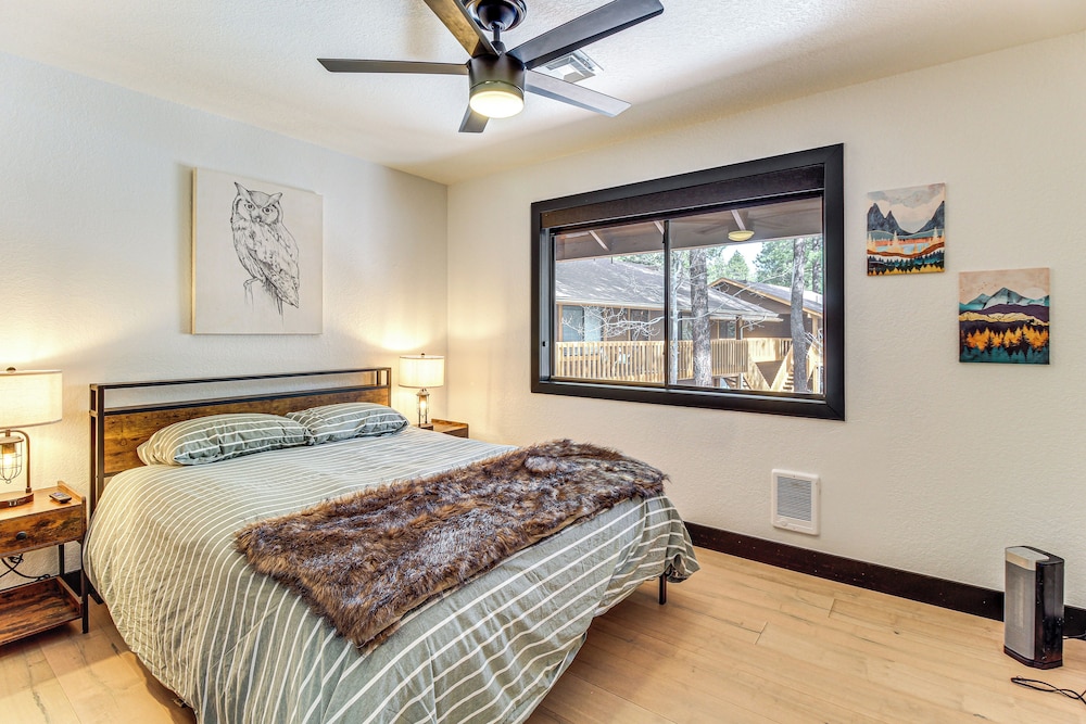 Sledding Thrills & Fireside Warmth: Pinetop Home