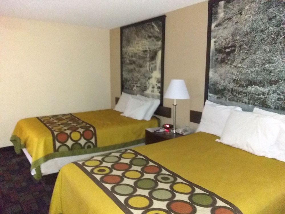 Super 8 by Wyndham Boonville view 5