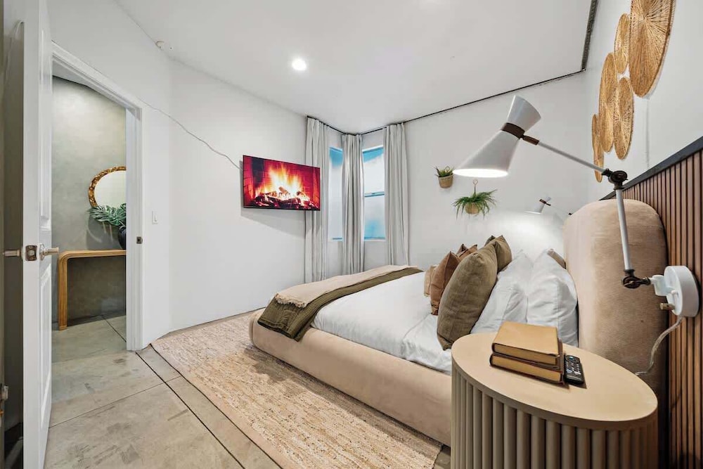 Gaslamp Row House - Sleeps 8 Private Garage AC