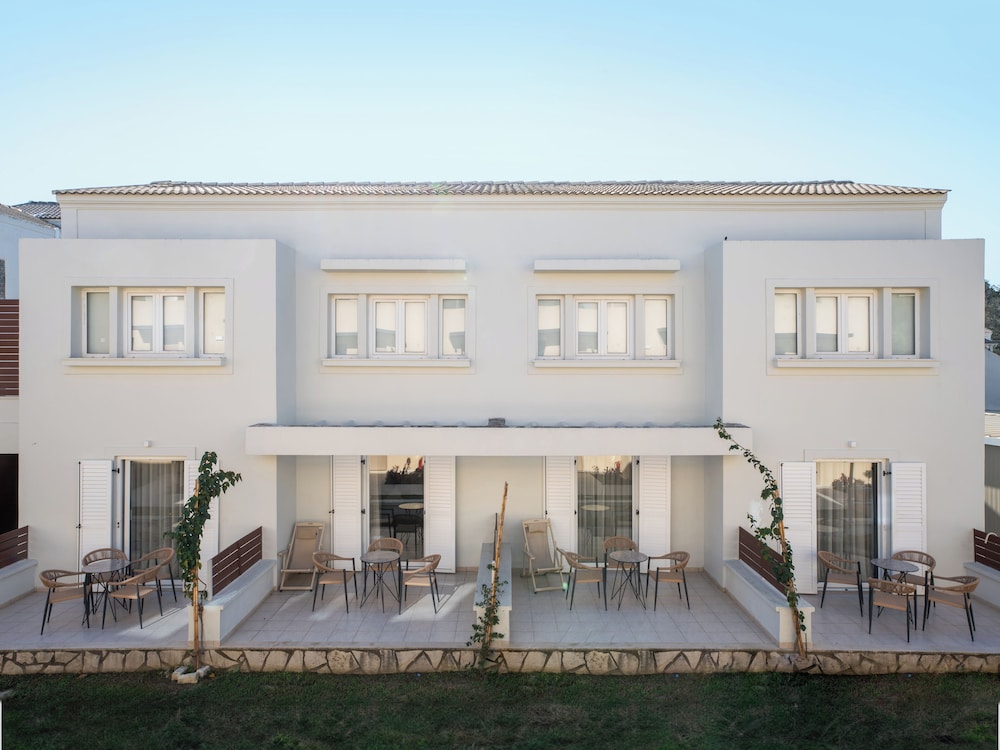 Hotel Ekati Mare Boutique Resort & Suites - Image 1