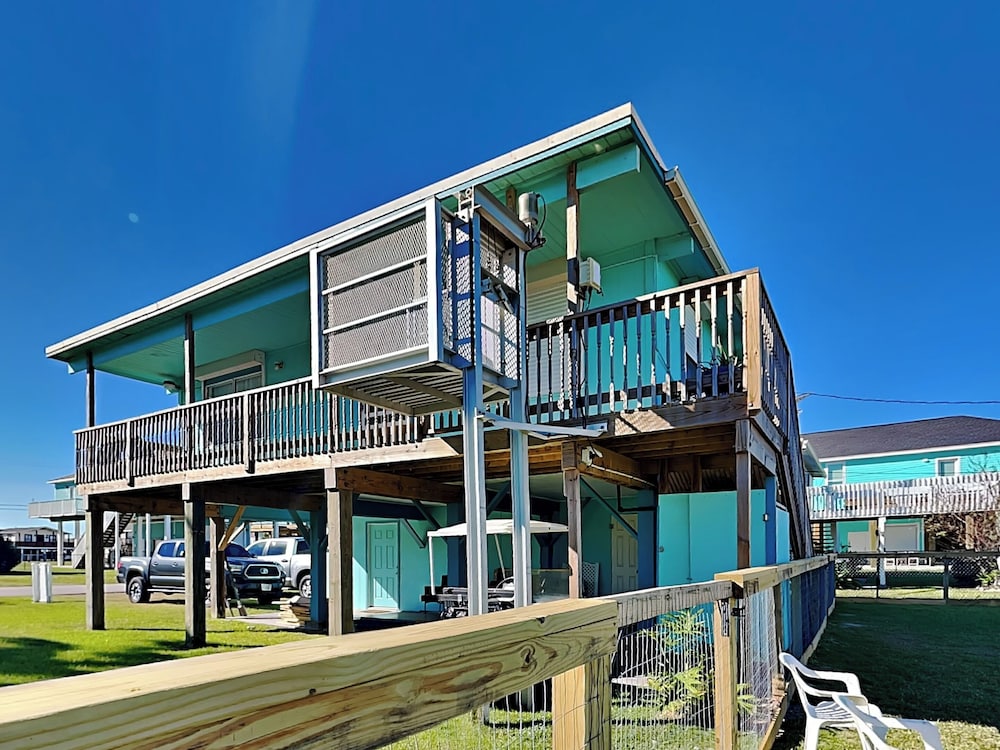 Coastal Den by Ryson Vacation Rentals