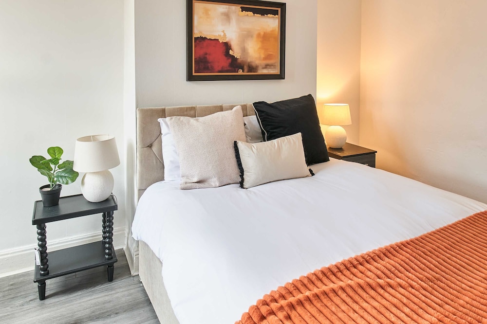 Host Stay Bishop House