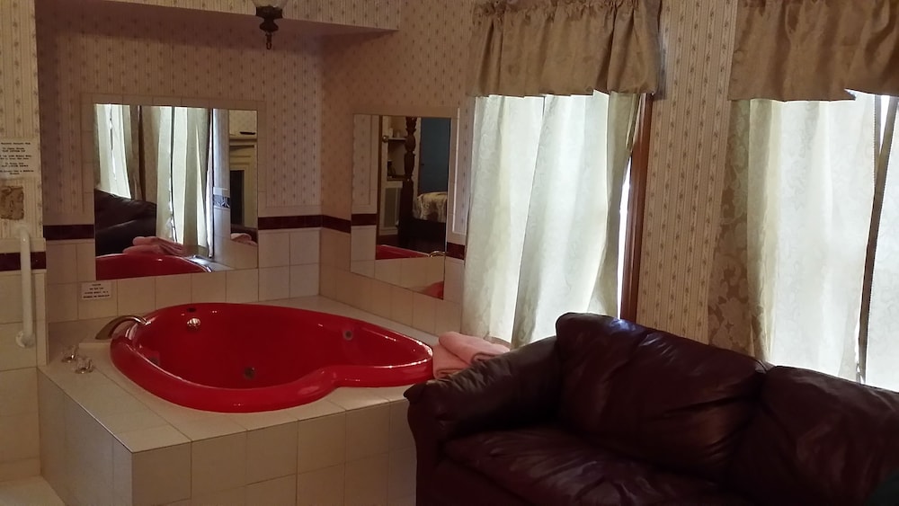 Chestnut Charm Bed & Breakfast