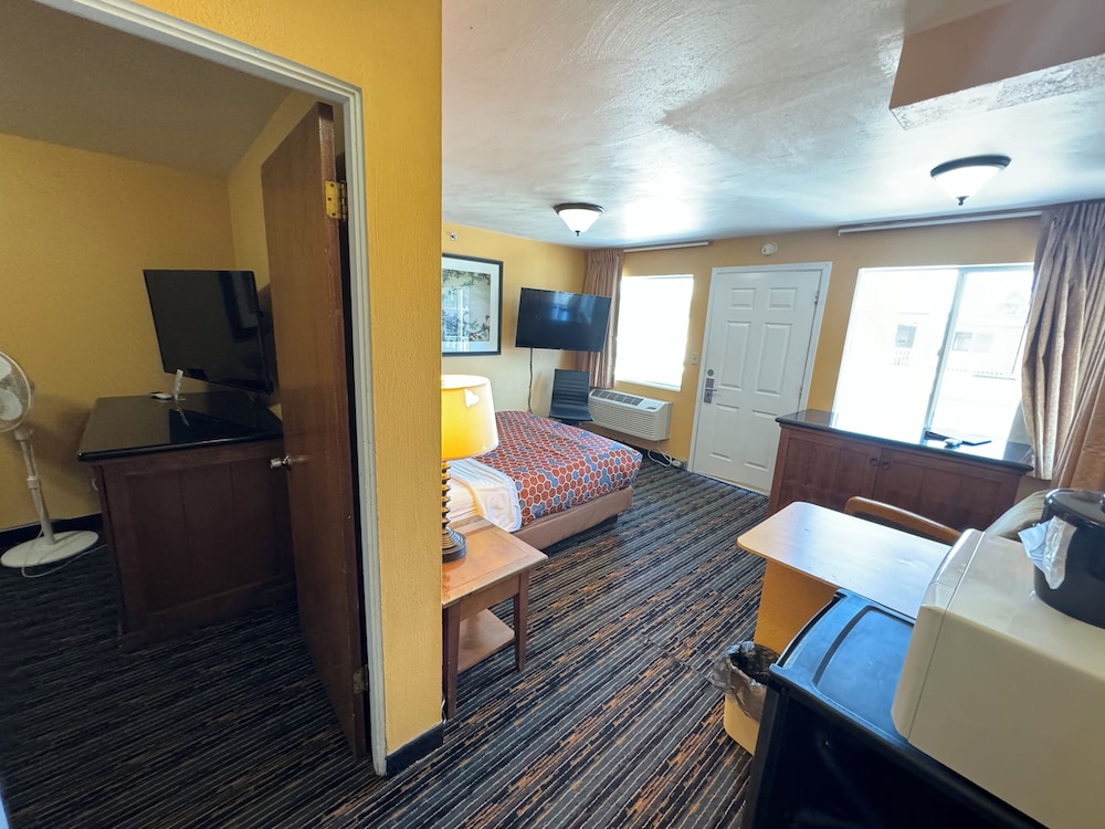 The Royal Victorian Motel