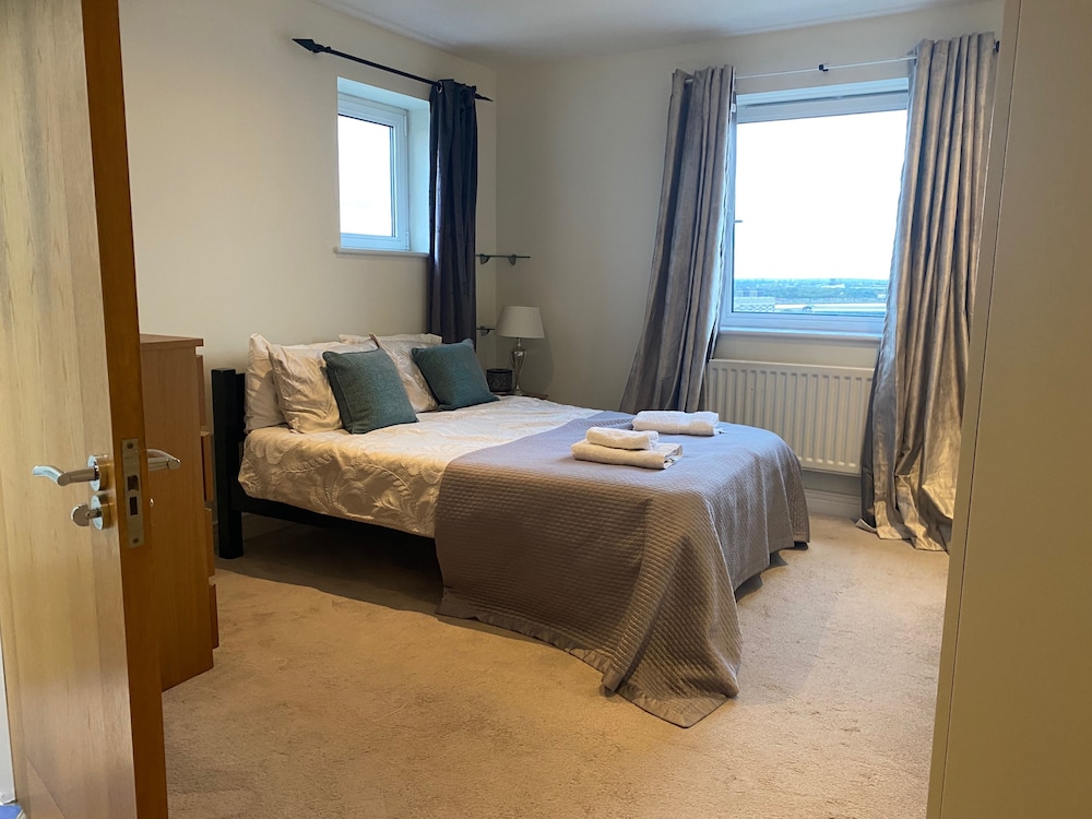 London Riverside Apartment-2 Bed-freep-balcony