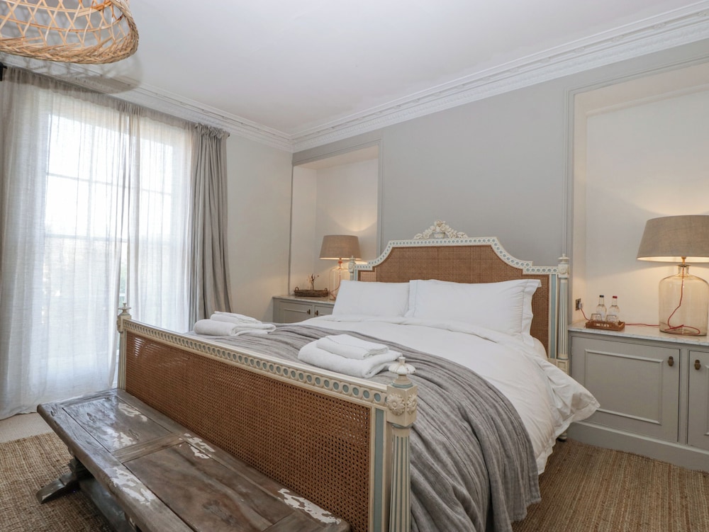 Cotswold House