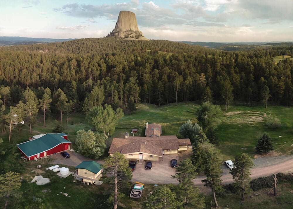 Devils Tower Lodge (Bed and Breakfast)