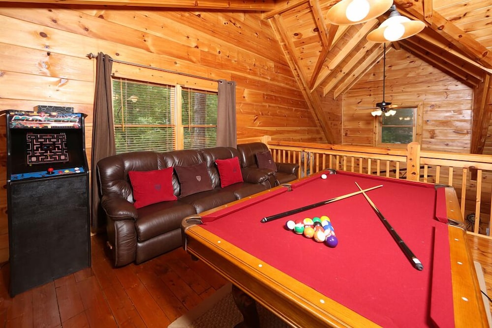 Mountain Majesty 2 Br cabin by RedAwning