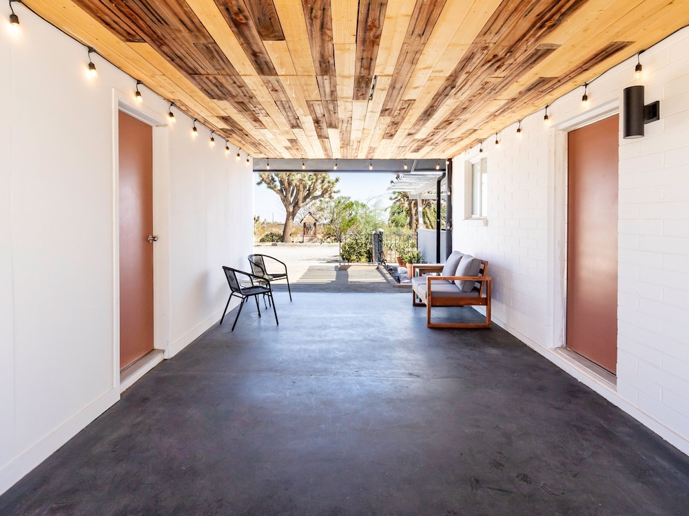Know Joshua Tree 2 Bedroom Home view 2