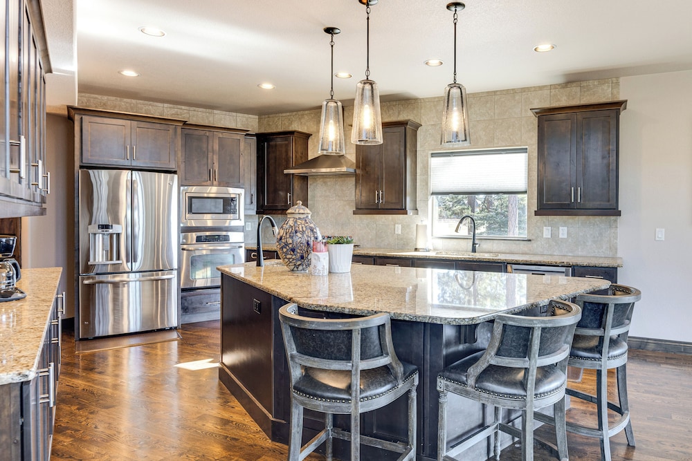 Hot Tub & Games Galore! Colorado Springs Retreat