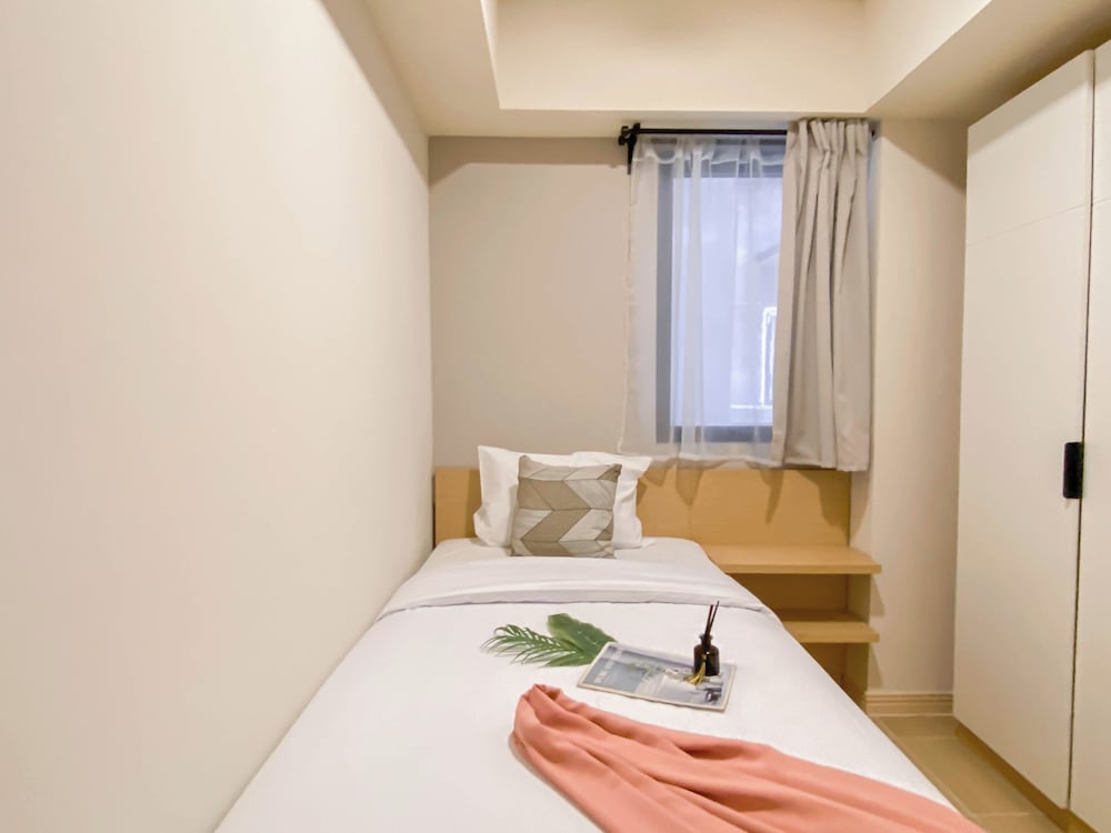 Spacious And Cozy 2Br With Extra Room At Meikarta Apartment