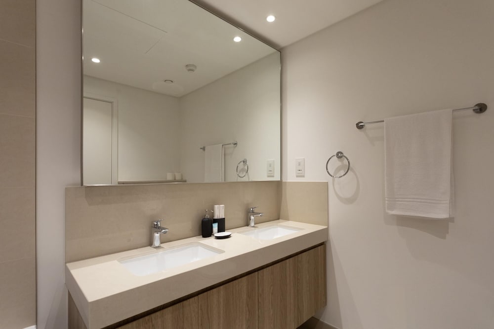 Luxe 2BR With Amazing Views AT Downtown Views photo 2