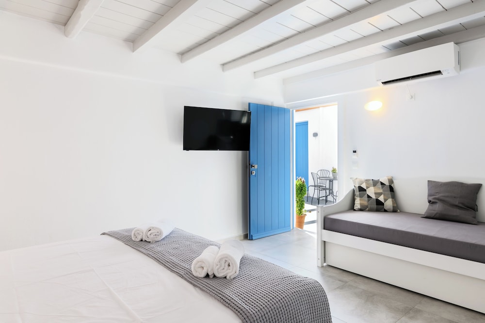 Eleven Keys Mykonos Suites