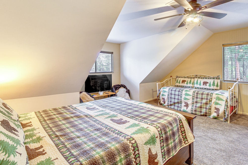 5 Mi to Woodland Lake Park: Cabin in Pinetop!