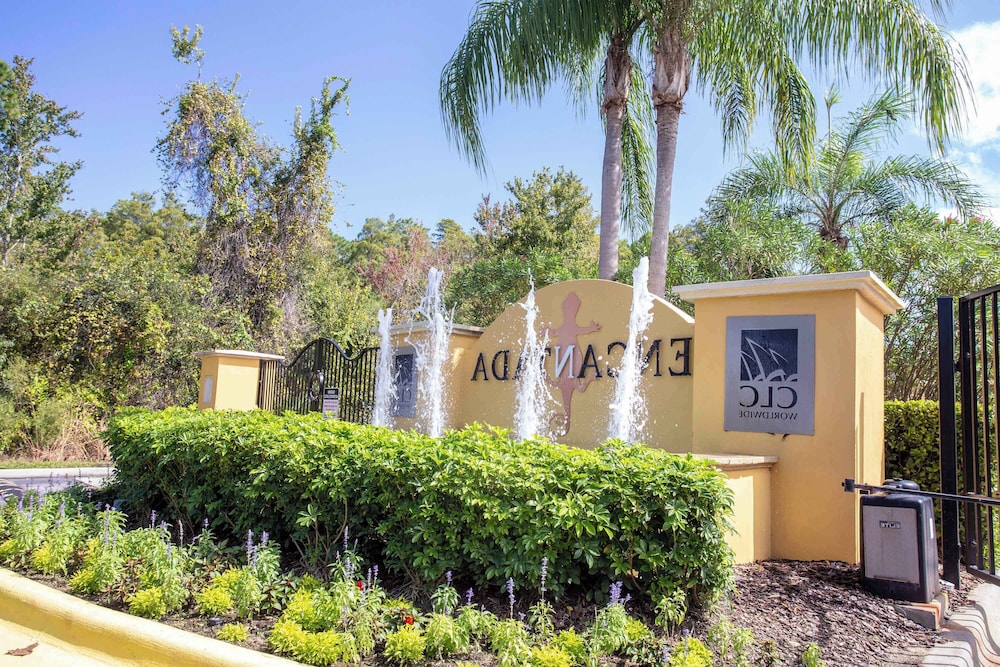 Bright 3B w Pool Close to Disney Encantada 8545