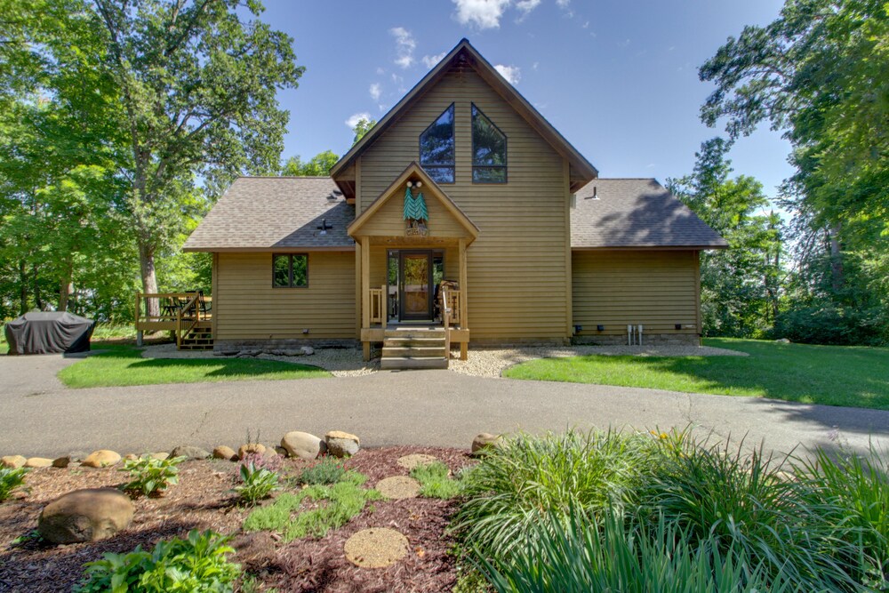 Lakefront Brainerd Cabin w/ Fireplace! view 4