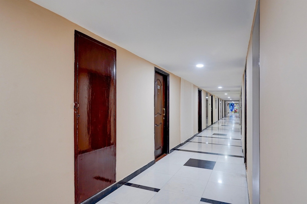 Super Townhouse Koyambedu Royal Plaza