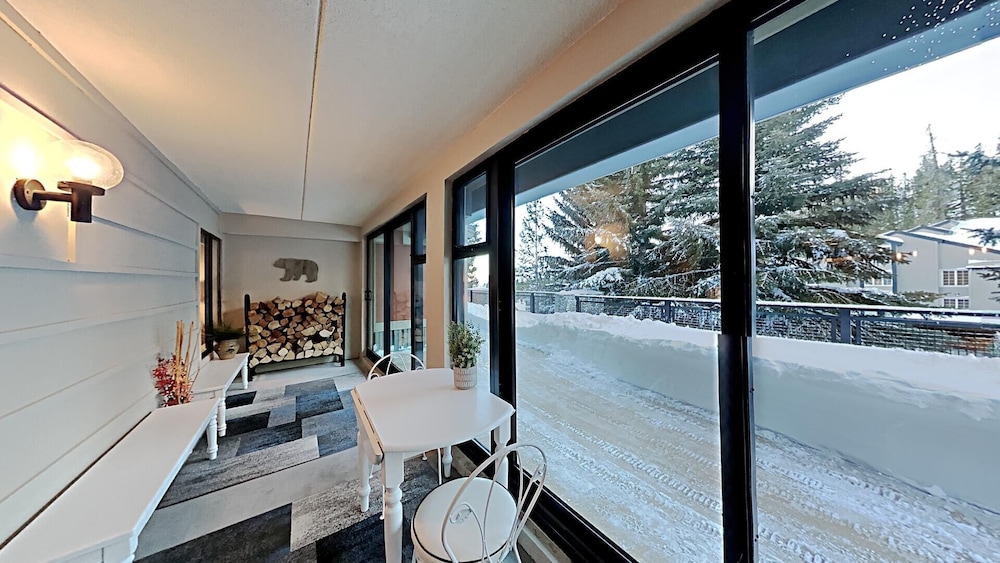 Spacious 2 BR Units at 1849 Condos With Free Pool, Parking & Wifi