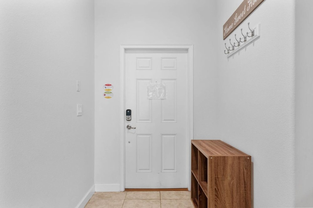 Amazing 4bdr Near Parks w Pool
