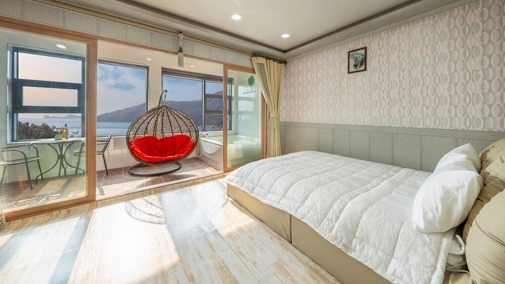 Geoje Marine Castle Spa Pension, Geoje - 17