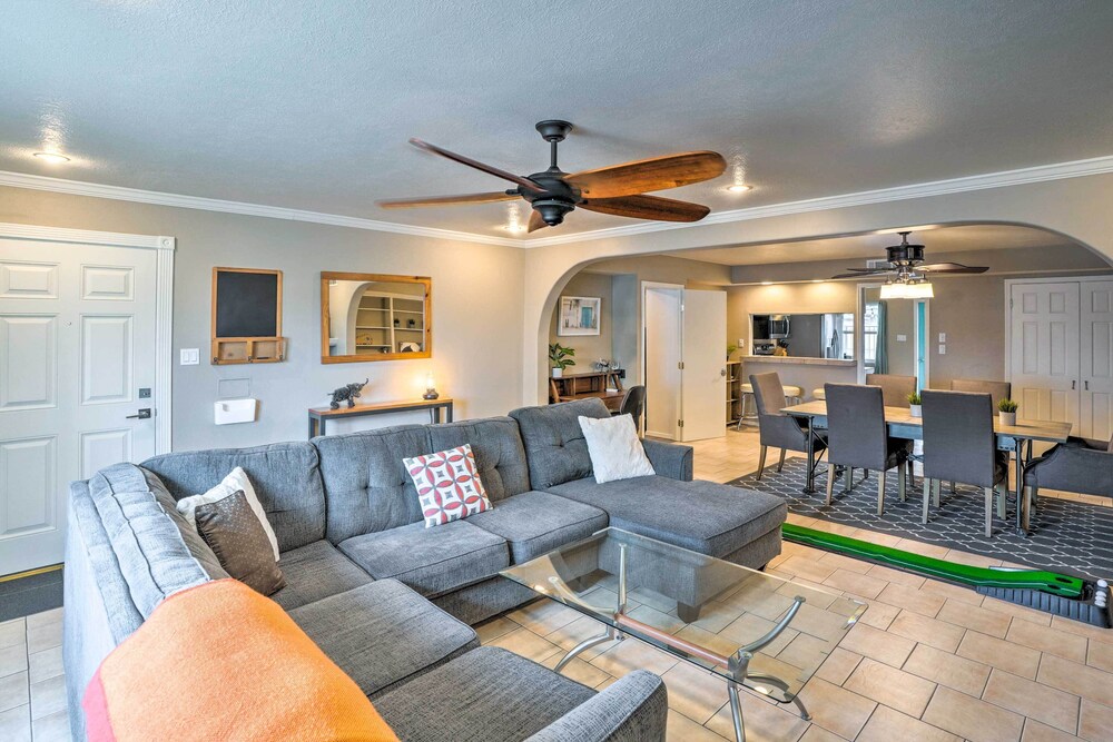 1 Mi to Old Town Scottsdale: Home w/ Putting Green view 3