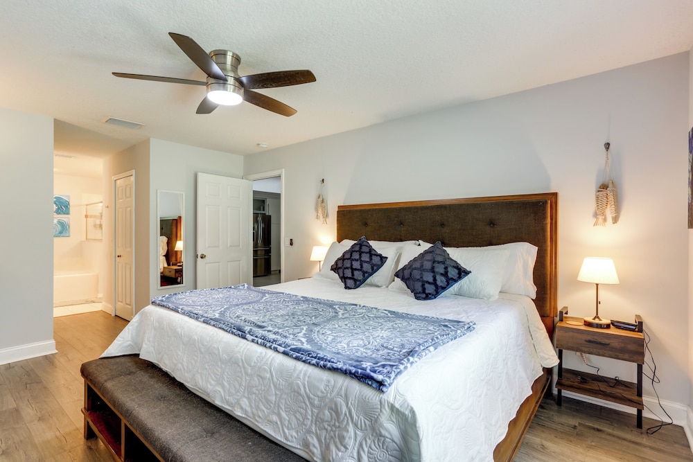 Inviting Jensen Beach Home w/ Screened-in Patio!