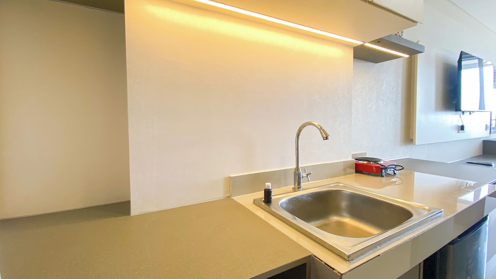 Comfortable And Homey Studio Room Parkland Avenue Apartment
