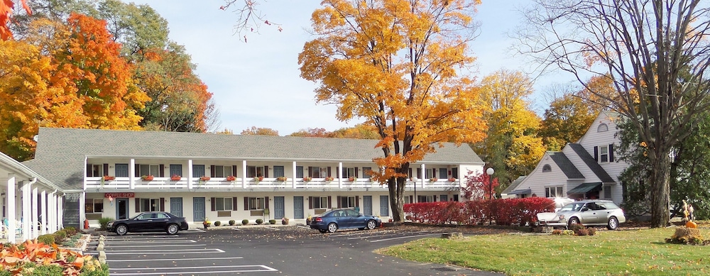 Roosevelt Inn of Hyde Park - Property Image 2