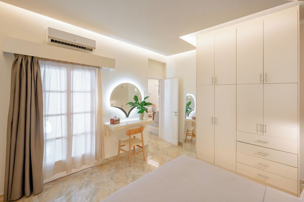 Loukas & Emma Eco Houses