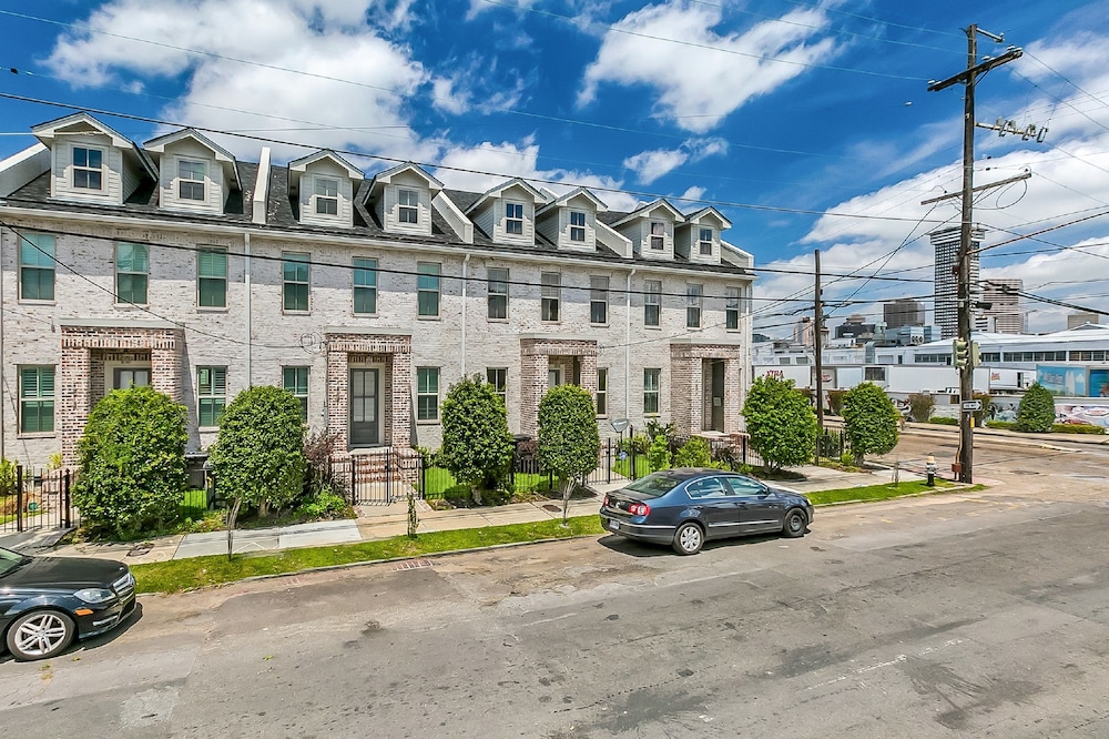 Residences Du Hosteeva - Image 1