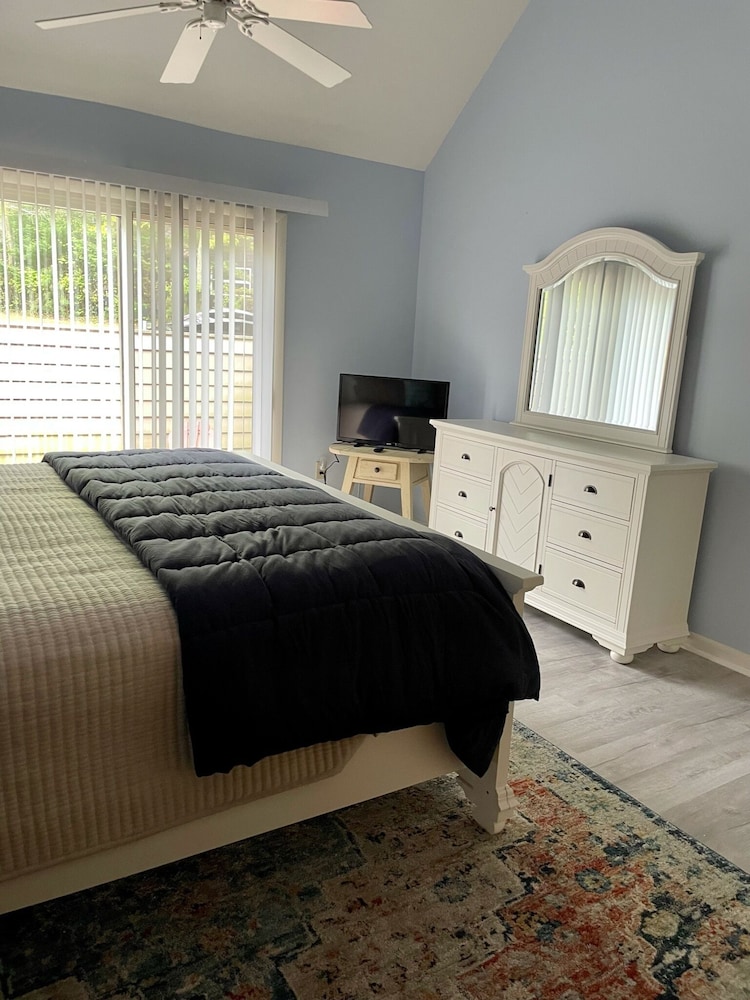Lakeview Landing Pristine 3BR Condo view 5