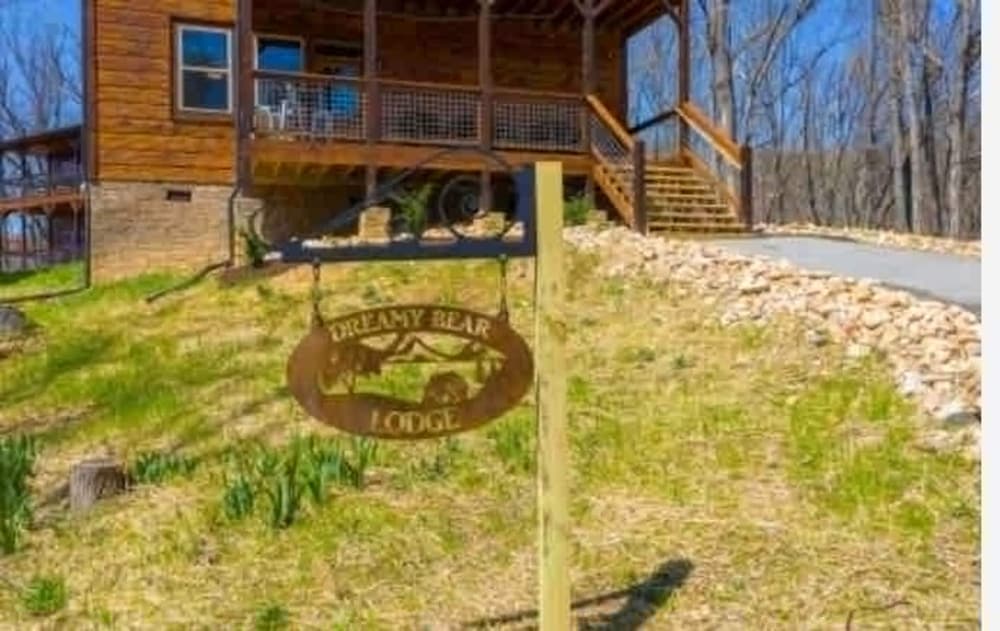 Lux Cabin Smoky Mtn View Dog Friendly Hot Tub