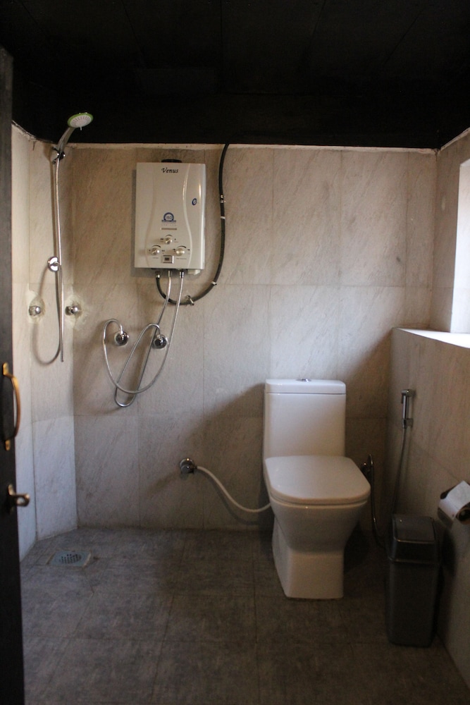 Hira Guest House